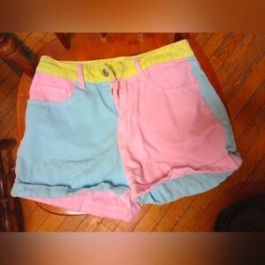 Colorful high rise shorts 90s look